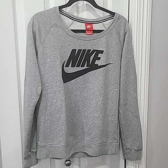Nike store classic sweatshirt